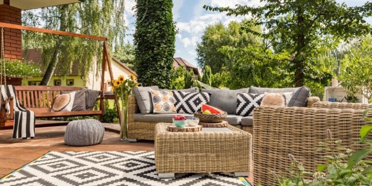 3 Cara Menjaga Sofa Outdoor Tetap Bersih dan Tahan Cuaca Ekstrem