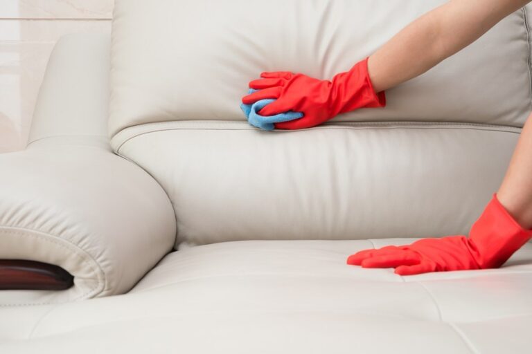5 Jenis Bahan Sofa yang Membutuhkan Perawatan Khusus Saat Dicuci